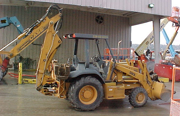 Case 580L 4x4 98 8233 2.jpg (71683 bytes)